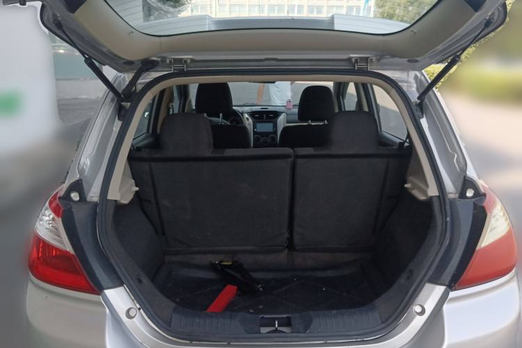 Used Venucia R50 2013 1.6L Manual Fashion Edition Trunk