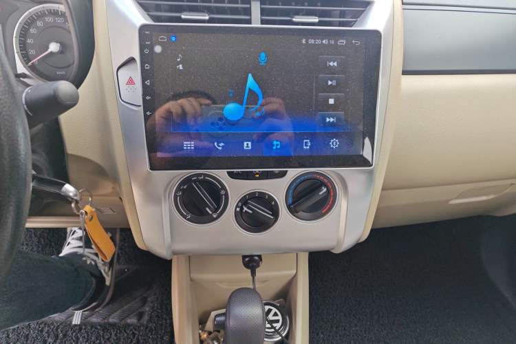 Used Venucia R50 2013 1.6L Automatic Fashion Edition Audio And AC Panel