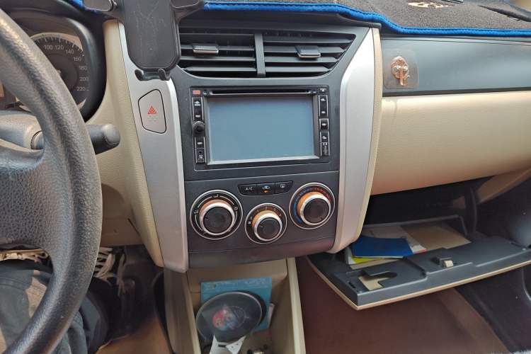 Used Venucia R50 2013 1.6L Manual Fashion Edition Audio And AC Panel