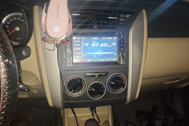 Used Venucia R50 2013 1.6L Automatic Fashion Edition Audio And AC Panel