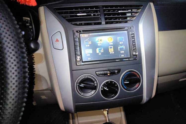 Used Venucia R50 2013 1.6L Automatic Fashion Edition Audio And AC Panel