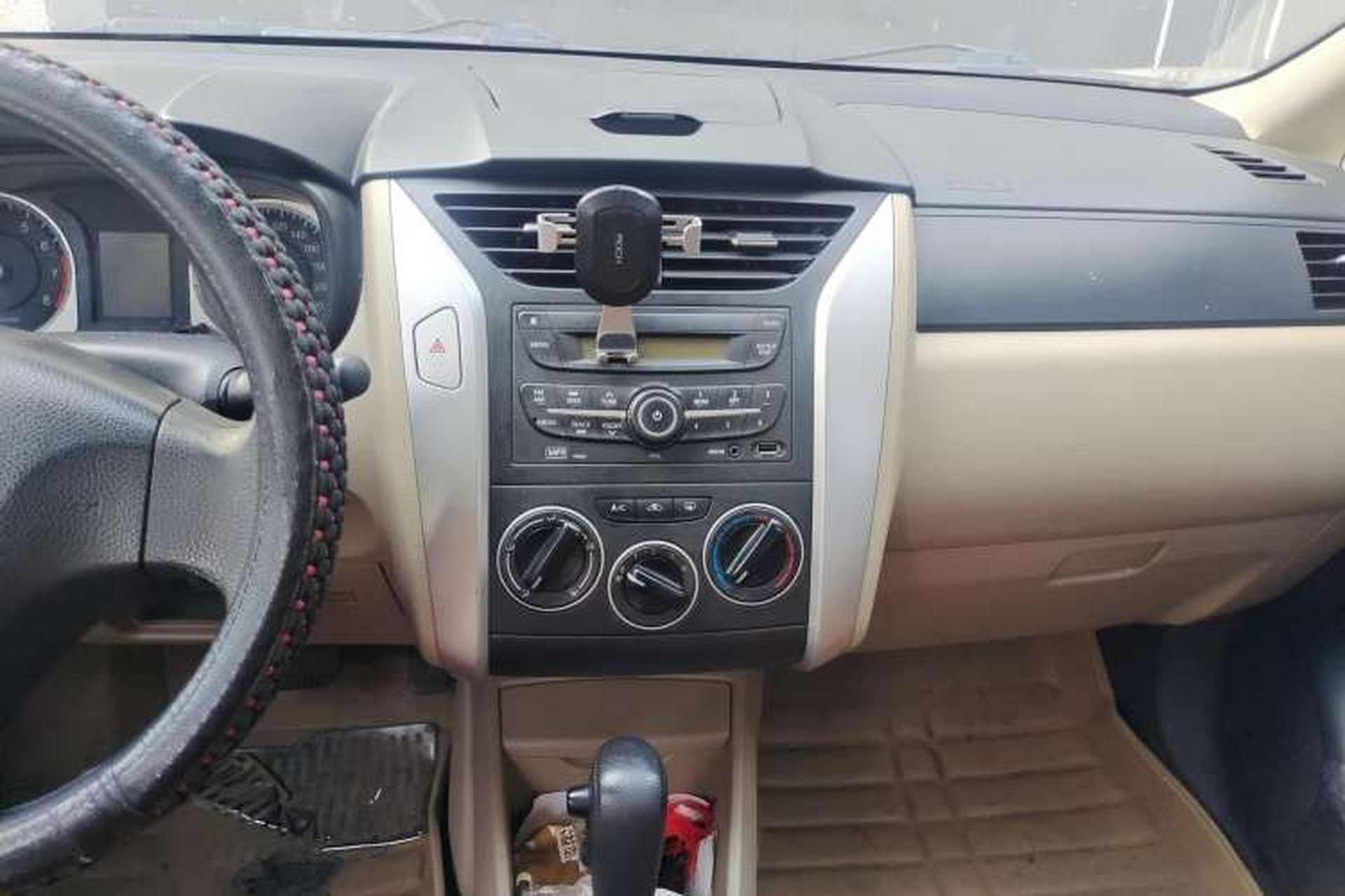 Used Venucia R50 2013 1.6L Automatic Fashion Edition Audio And AC Panel