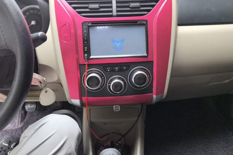 Used Venucia R50 2013 1.6L Manual Fashion Edition Audio And AC Panel