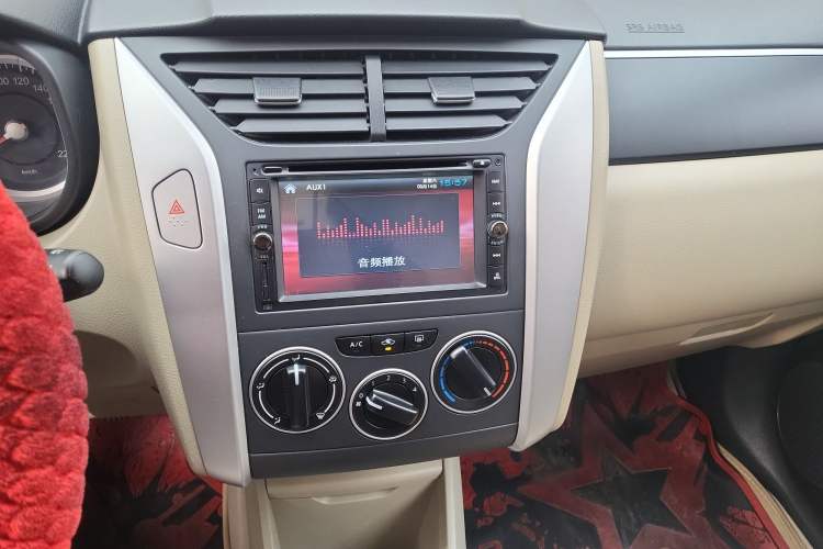 Used Venucia R50 2013 1.6L Manual Version with Beidou Navigation Audio And AC Panel