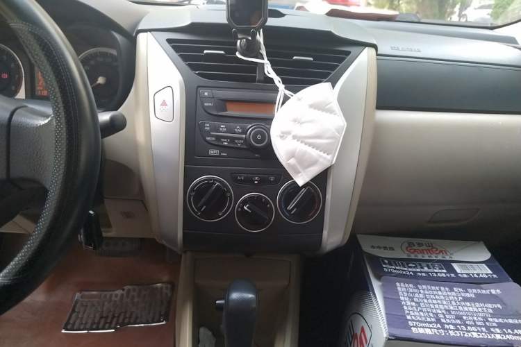 Used Venucia R50 2013 1.6L Automatic Fashion Edition Audio And AC Panel