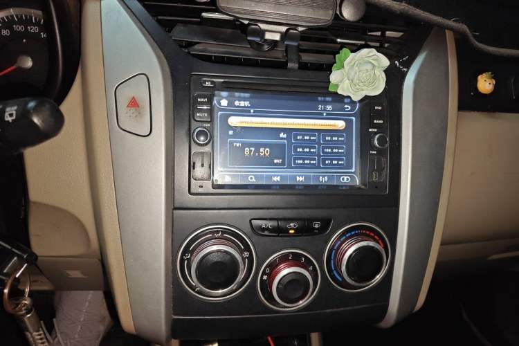 Used Venucia R50 2013 1.6L Automatic Luxury Edition Audio And AC Panel