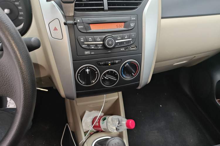 Used Venucia R50 2013 1.6L Manual Fashion Edition Audio And AC Panel