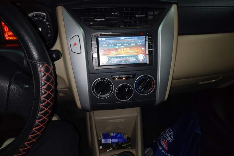 Used Venucia R50 2013 1.6L Manual Fashion Edition Audio And AC Panel