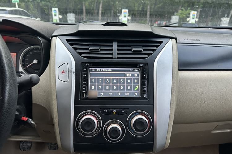Used Venucia R50 2013 1.6L Manual Fashion Edition Audio And AC Panel