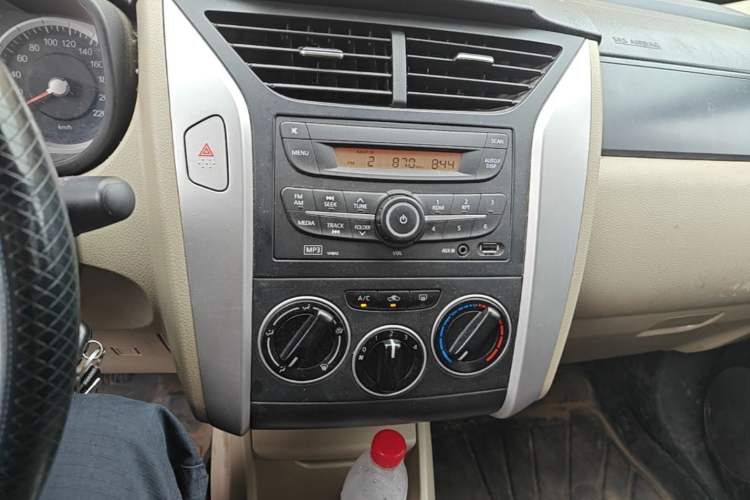 Used Venucia R50 2013 1.6L Manual Fashion Edition Audio And AC Panel