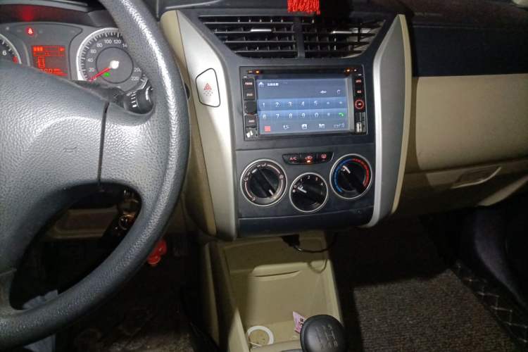 Used Venucia R50 2013 1.6L Manual Fashion Edition Audio And AC Panel