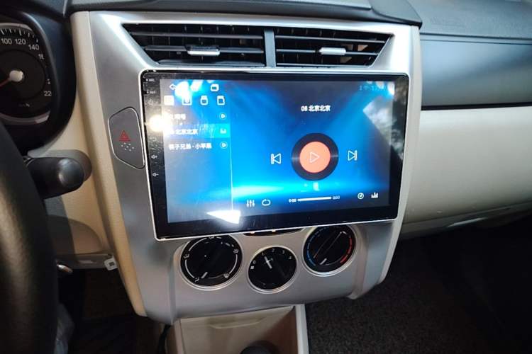 Used Venucia R50 2013 1.6L Automatic Fashion Edition Audio And AC Panel