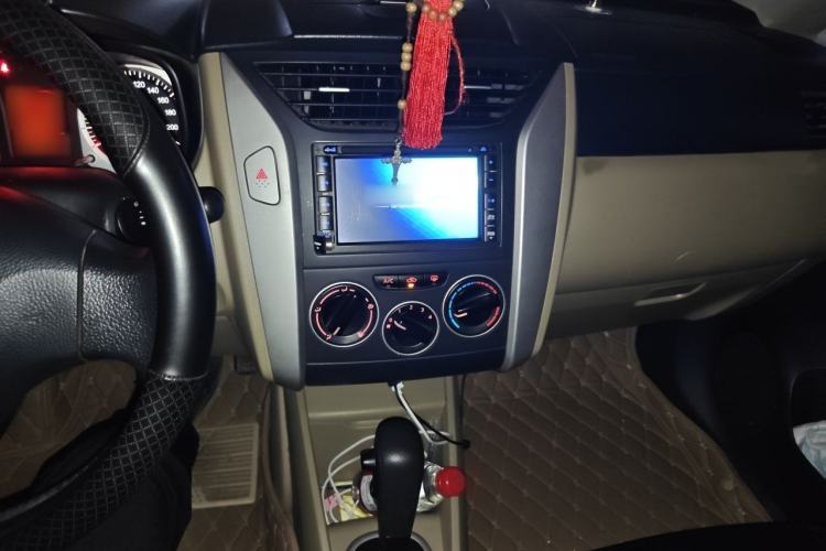 Used Venucia R50 2013 1.6L Automatic Fashion Edition Audio And AC Panel