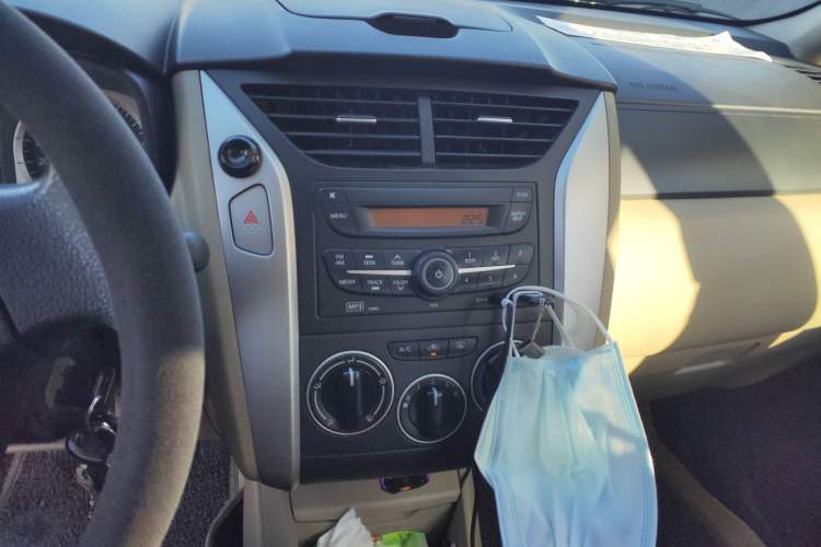 Used Venucia R50 2013 1.6L Automatic Fashion Edition Audio And AC Panel