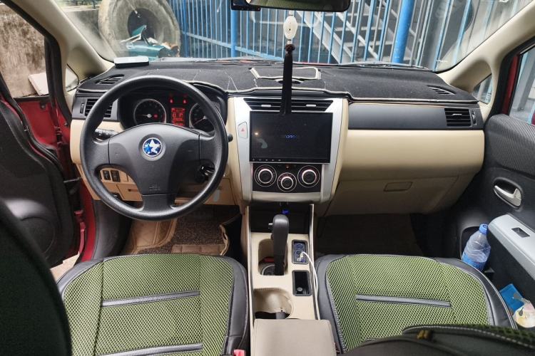 Used Venucia R50 2013 1.6L Automatic Fashion Edition Center Console