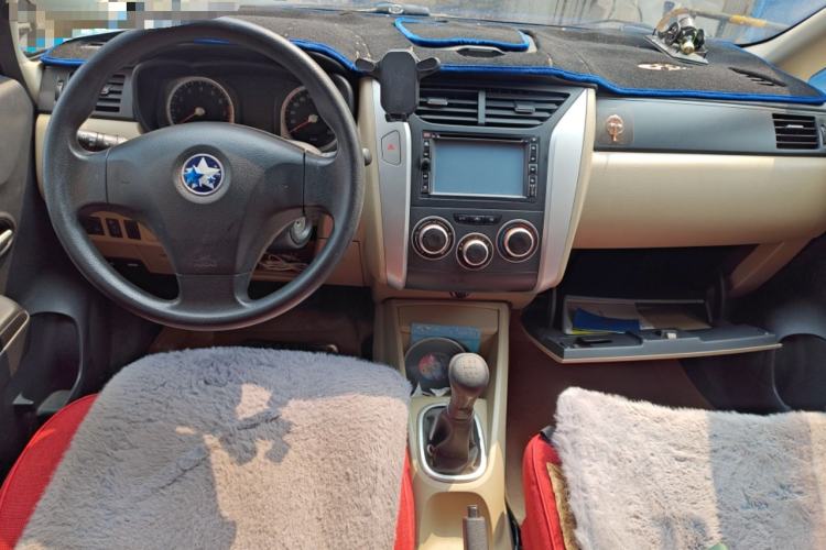 Used Venucia R50 2013 1.6L Manual Fashion Edition Center Console