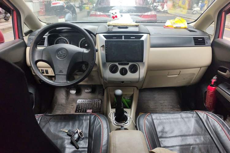 Used Venucia R50 2013 1.6L Manual Luxury Edition Center Console