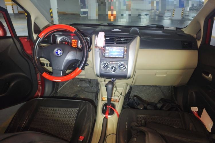 Used Venucia R50 2013 1.6L Automatic Fashion Edition Center Console