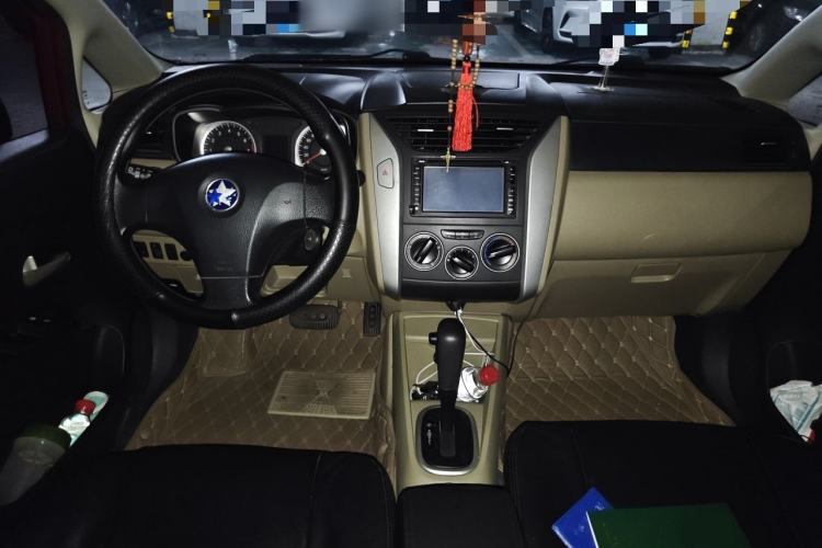 Used Venucia R50 2013 1.6L Automatic Fashion Edition Center Console
