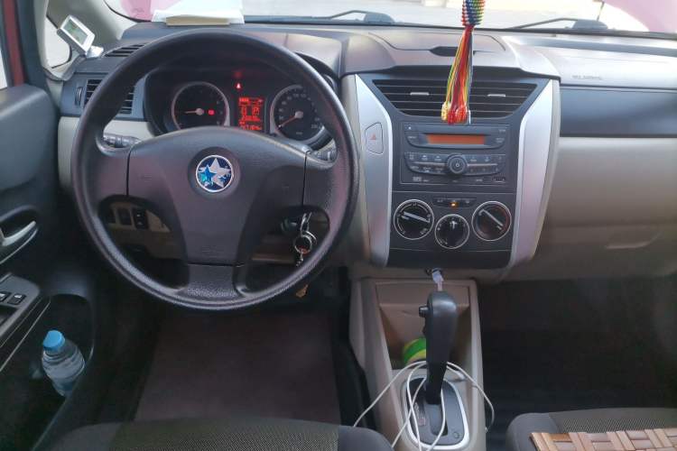 Used Venucia R50 2013 1.6L Automatic Fashion Edition Center Console