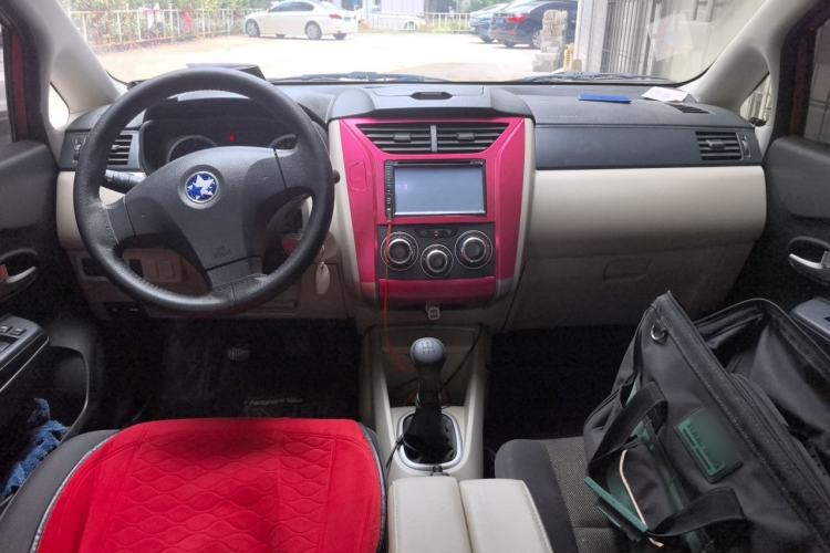 Used Venucia R50 2013 1.6L Manual Fashion Edition Center Console