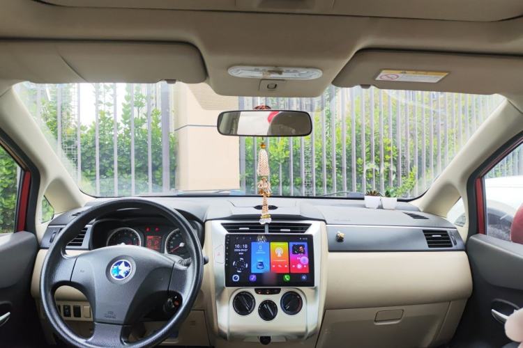 Used Venucia R50 2013 1.6L Automatic Luxury Edition Center Console
