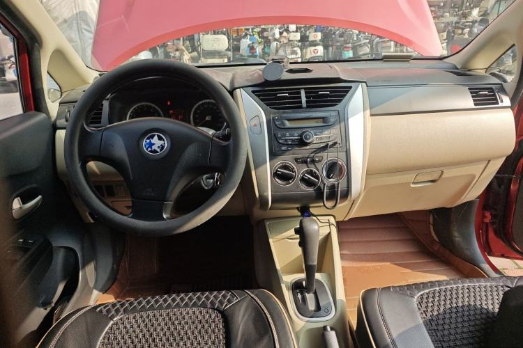 Used Venucia R50 2013 1.6L Automatic Fashion Edition Center Console