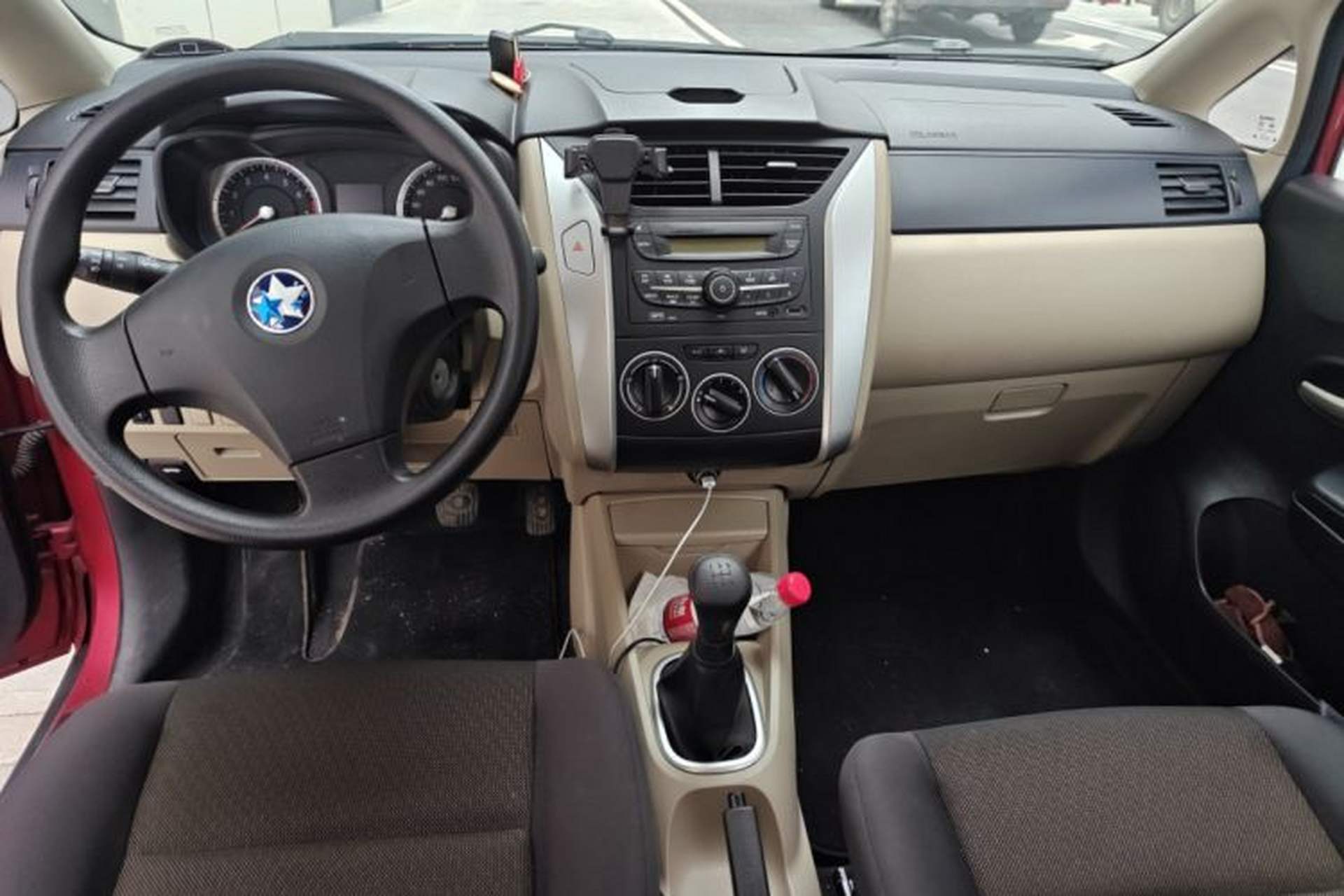Used Venucia R50 2013 1.6L Manual Fashion Edition Center Console