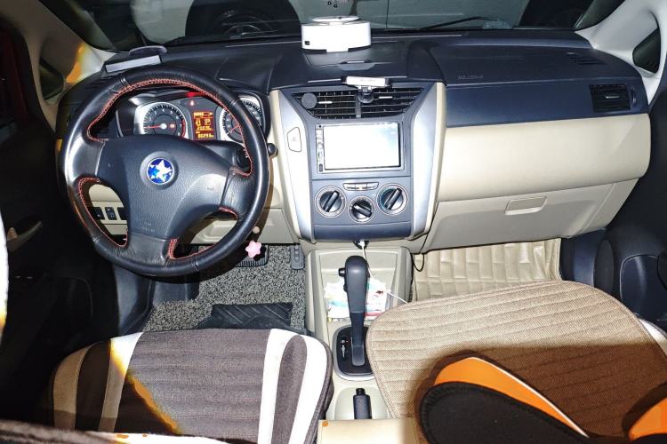 Used Venucia R50 2013 1.6L Automatic Fashion Edition Center Console
