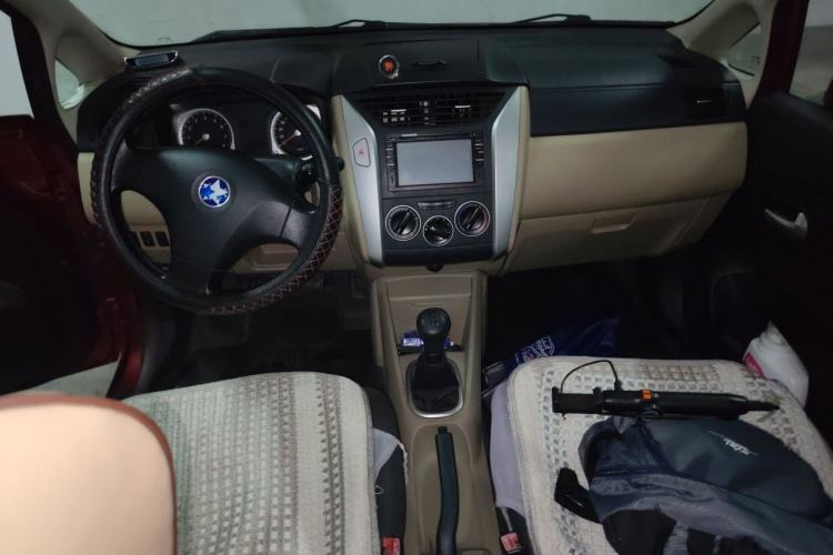 Used Venucia R50 2013 1.6L Manual Fashion Edition Center Console