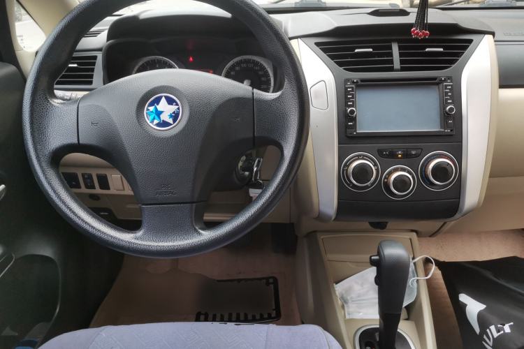 Used Venucia R50 2013 1.6L Automatic Fashion Edition Center Console