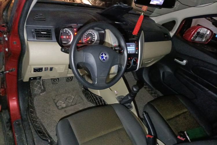 Used Venucia R50 2013 1.6L Manual Fashion Edition Center Console
