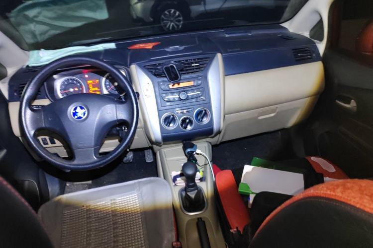 Used Venucia R50 2013 1.6L Manual Fashion Edition Center Console