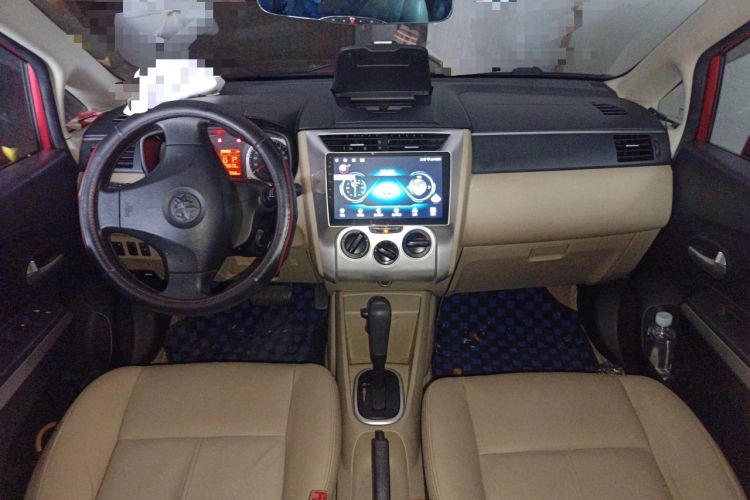 Used Venucia R50 2013 1.6L Automatic Luxury Edition Center Console