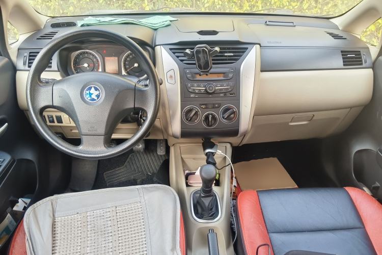 Used Venucia R50 2013 1.6L Manual Fashion Edition Center Console