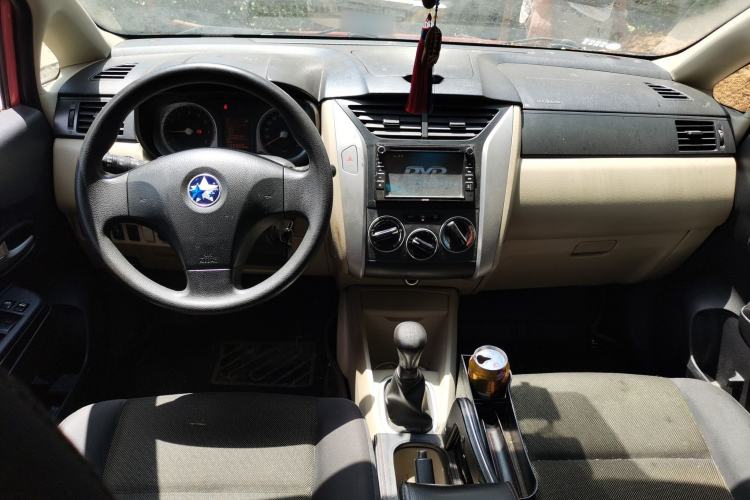 Used Venucia R50 2013 1.6L Manual Fashion Edition Center Console