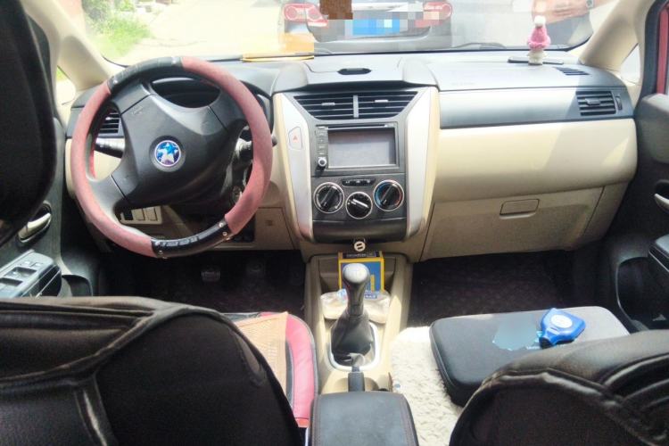 Used Venucia R50 2013 1.6L Manual Fashion Edition Center Console