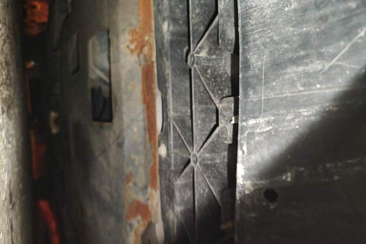 Used Venucia R50 2013 1.6L Automatic Fashion Edition Chassis Front