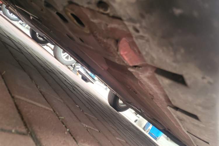 Used Venucia R50 2013 1.6L Manual Version with Beidou Navigation Chassis Front Left