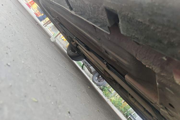 Used Venucia R50 2013 1.6L Manual Fashion Edition Chassis Front Right