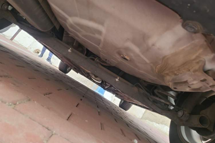 Used Venucia R50 2013 1.6L Manual Version with Beidou Navigation Chassis Rear