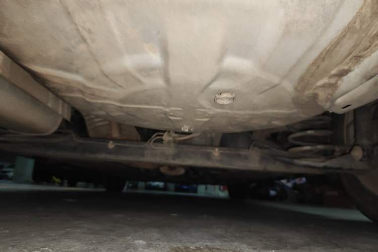 Used Venucia R50 2013 1.6L Automatic Luxury Edition Chassis Rear