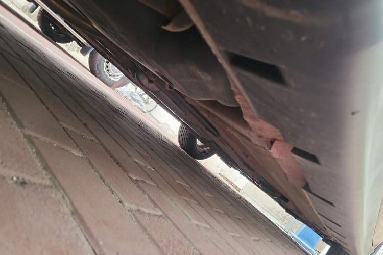 Used Venucia R50 2013 1.6L Manual Version with Beidou Navigation Chassis Rear Right