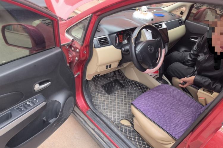 Used Venucia R50 2013 1.6L Automatic Luxury Edition Driver Seat