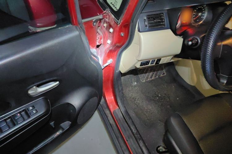 Used Venucia R50 2013 1.6L Automatic Fashion Edition Driver Seat