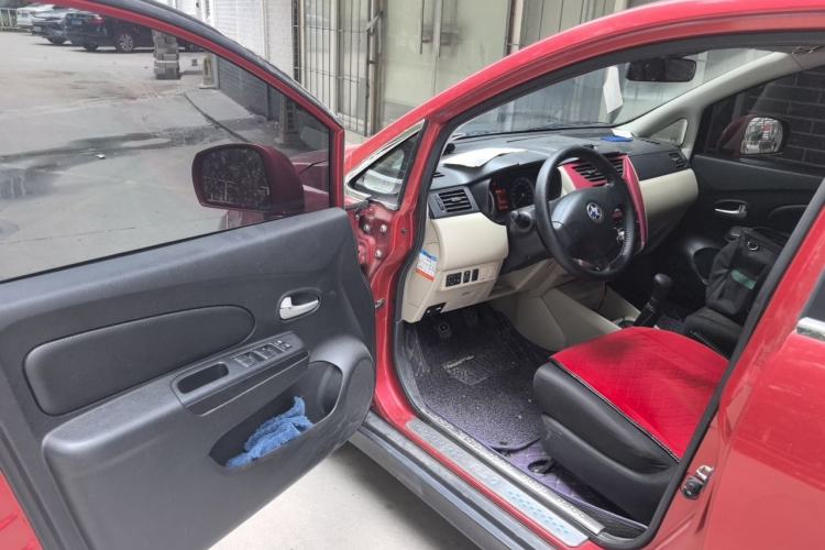 Used Venucia R50 2013 1.6L Manual Fashion Edition Driver Seat