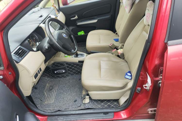 Used Venucia R50 2013 1.6L Automatic Luxury Edition Driver Seat