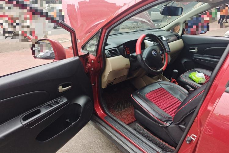 Used Venucia R50 2013 1.6L Manual Fashion Edition Driver Seat