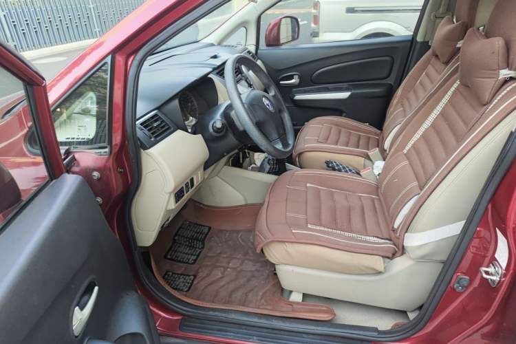 Used Venucia R50 2013 1.6L Automatic Luxury Edition Driver Seat
