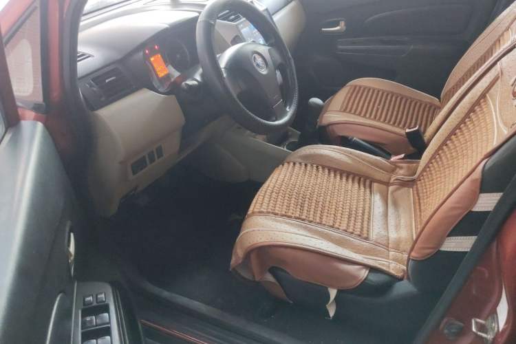 Used Venucia R50 2013 1.6L Manual Fashion Edition Driver Seat